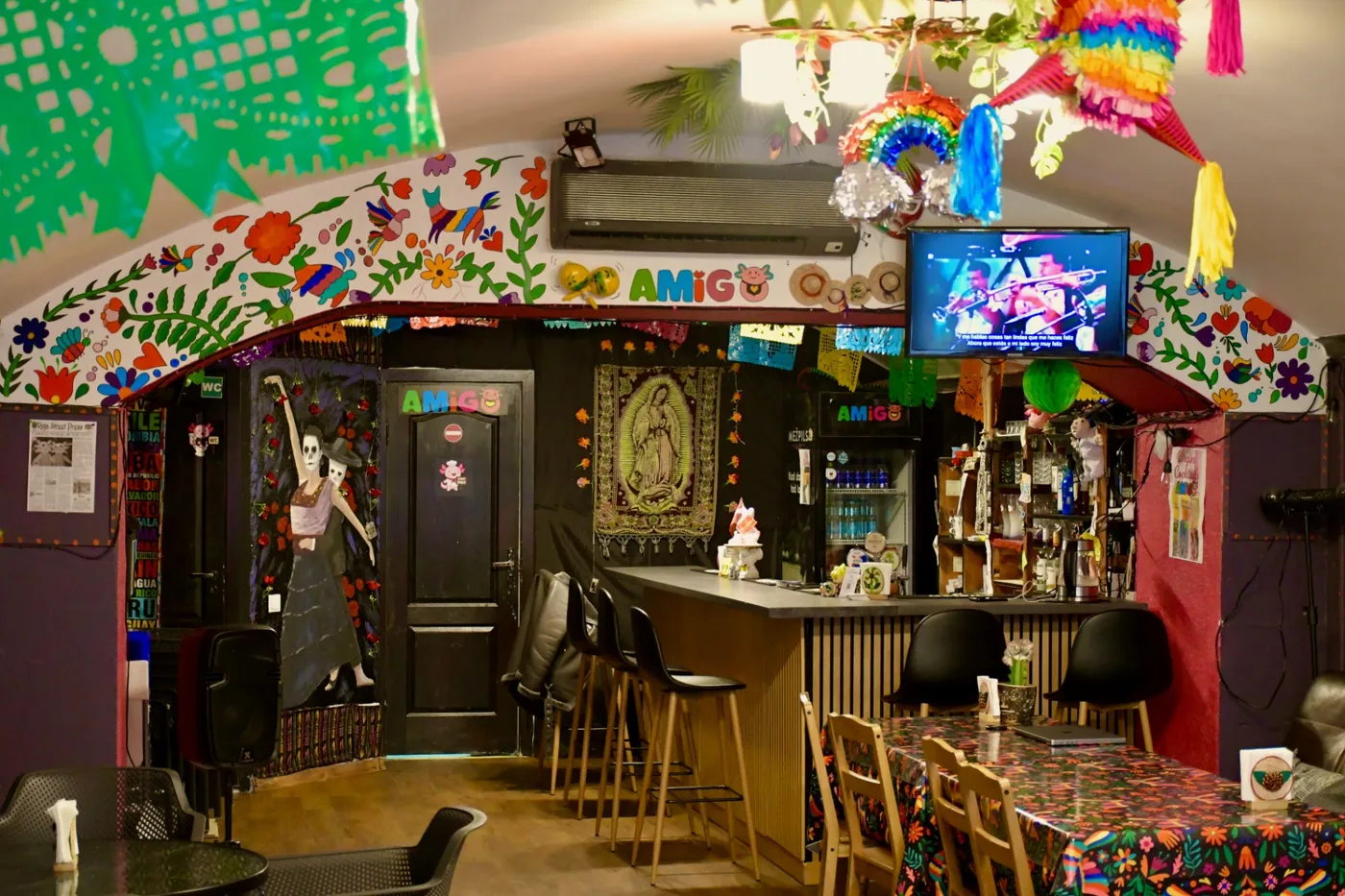 Exotic Mexican cocktails and decor